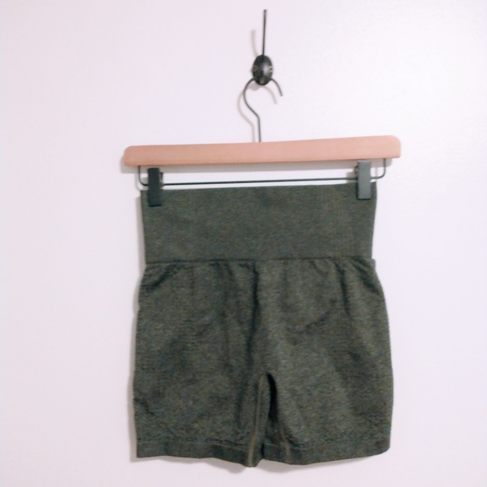 Compression high waisted green workout shorts, small